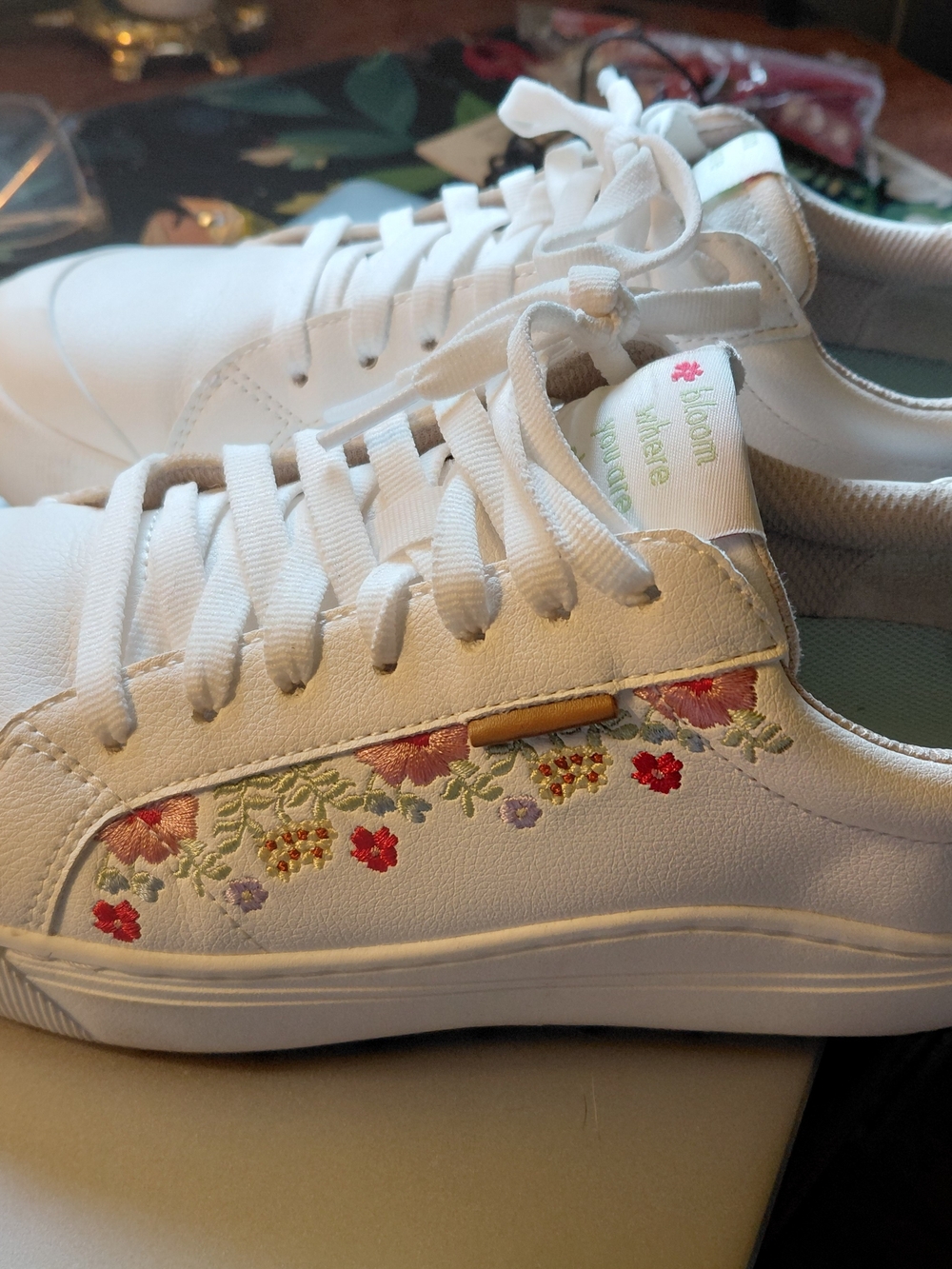 Dr. Scholl’s Women’s Time Off Sneakers — White Floral Embroidery. 🌸👟
